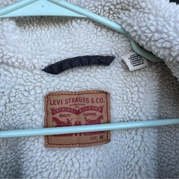 Womens Sherpa lined Levi’s Corduroy Jacket - Picture 3 of 8